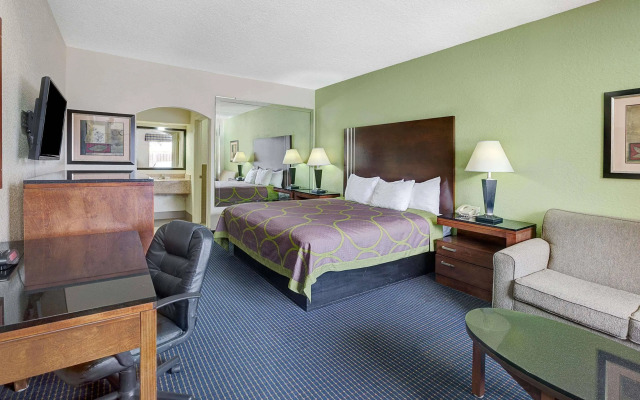 Super 8 by Wyndham Houston Hobby Airport South