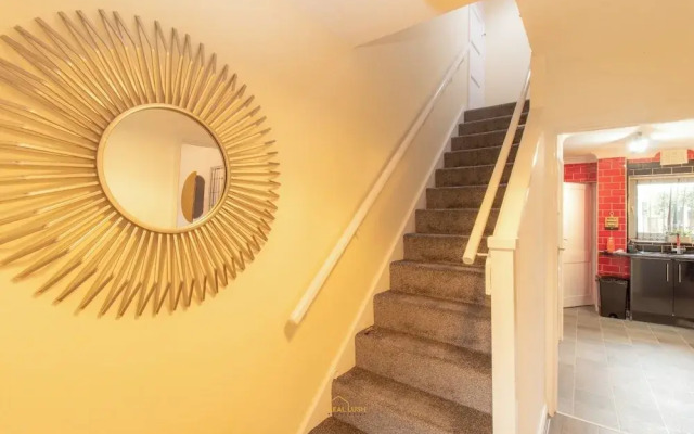Charming Three Bedroom House in Birmingham