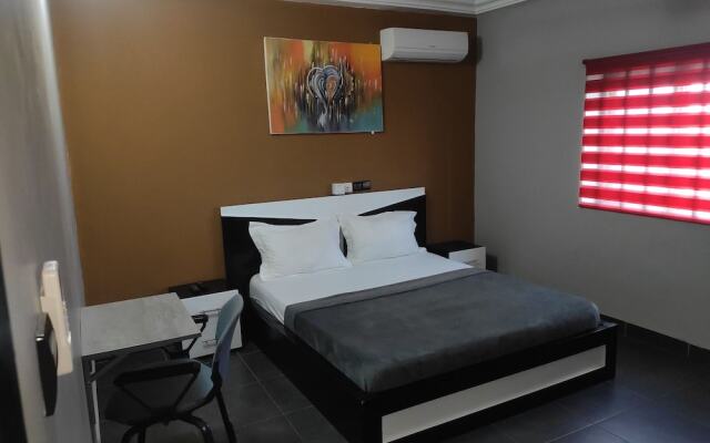 Royal Blue Guest House & Bar