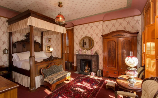 Allyn Mansion