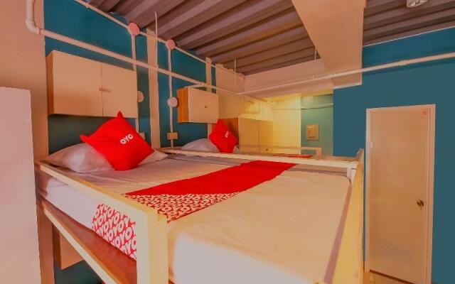 OYO 809 Crowne One Condo (Vaccinated Staff)