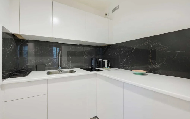 Bright, Modern Studio for 2P - La Defense