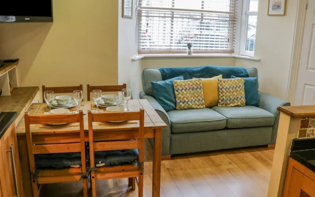 Apartment 6