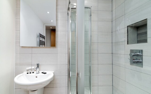 "Guestready  Stylish 2br Home In Islington"