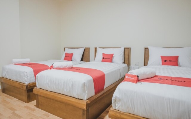 RedDoorz Plus near Soekarno Hatta Airport 2