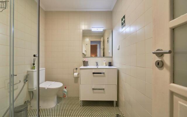 Aesthetic Riverview Apartment in Historical Lisbon