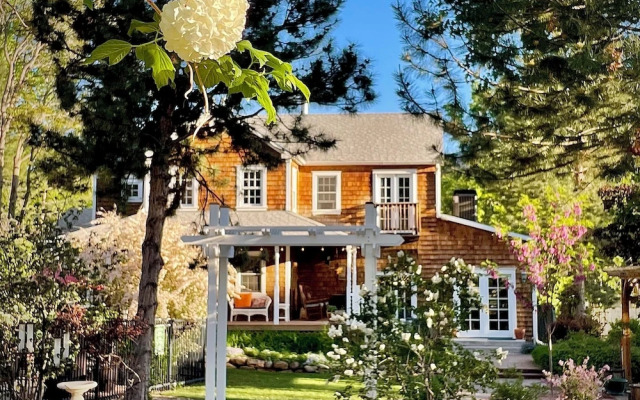 Sunflower Hill Inn