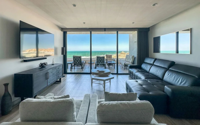 2BR Iconic Oceanfront Escape
