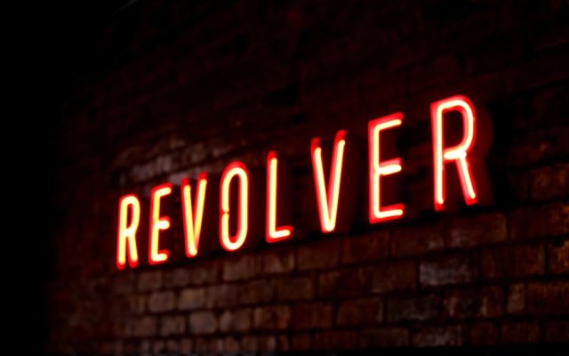 Revolver - Hostel