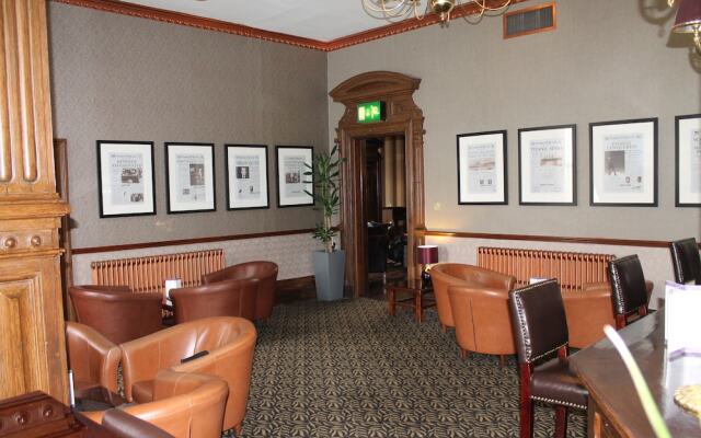 The Oaks Hotel