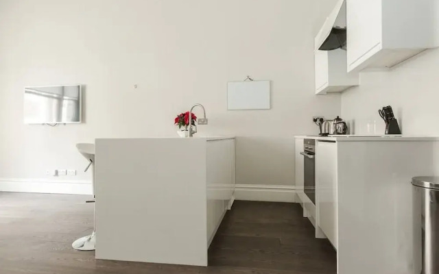 Modern 1BR Period Property in Kensington