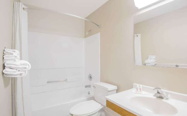 Super 8 by Wyndham Knoxville