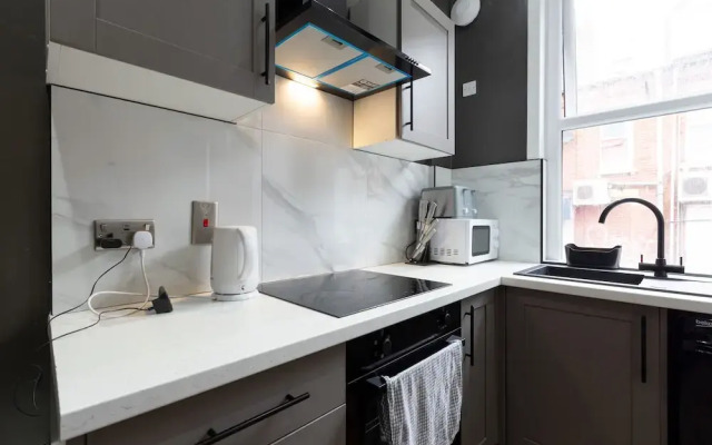 Leeds Retreat - 4BR House, Sleeps 10