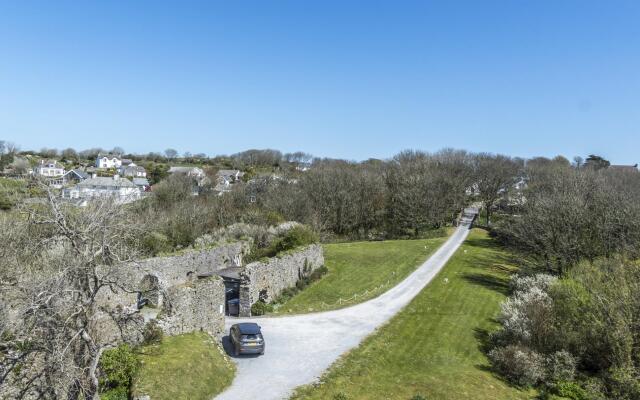 Castle House - 5 Bedroom - Manorbier