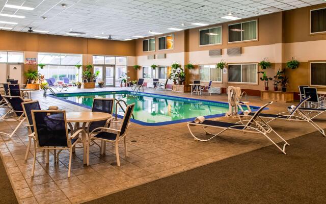 Rock Island Inn & Suites Marshalltown