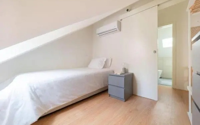 Monsanto Hill House - NO. 565 1E