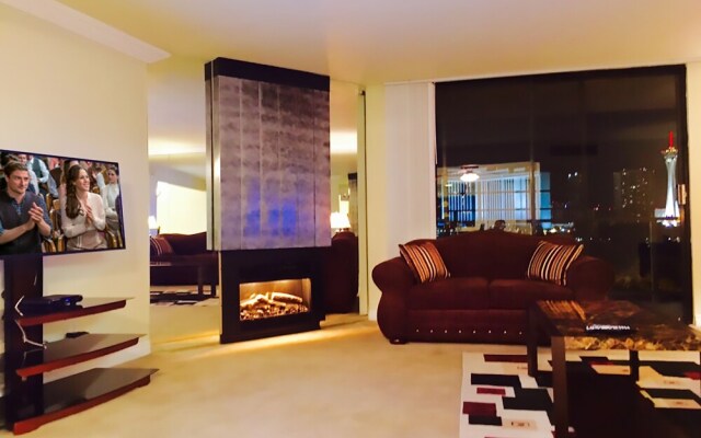 888 Convention Center 3 BEDROOM 2 BATH Condos