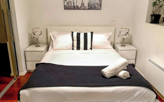 Melbourne City Oasis 2-bedroom Art Deco Apartment With Gym, Carpark, Pool, Wine – Guest Rooms – Melbourne