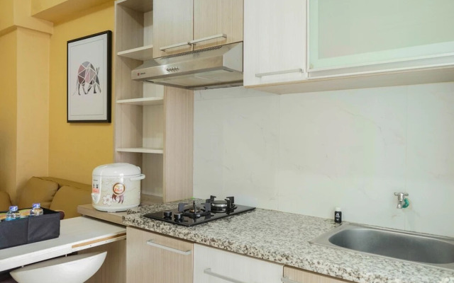 Simply Cozy 2BR Green Pramuka Apartment