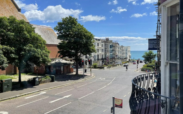 Ei8ht Brighton Apartments