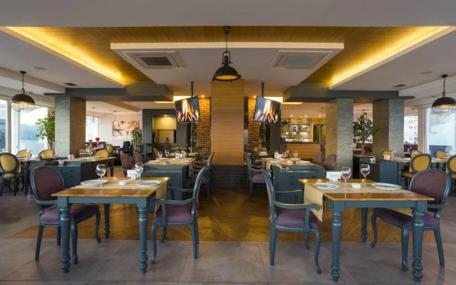 Golda Hotel