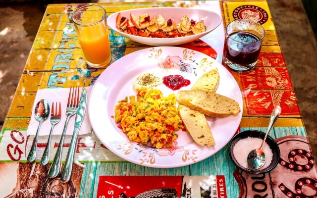 Green Door Boutique - Hostel