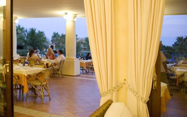 Lantana Resort Hotel & Apartments