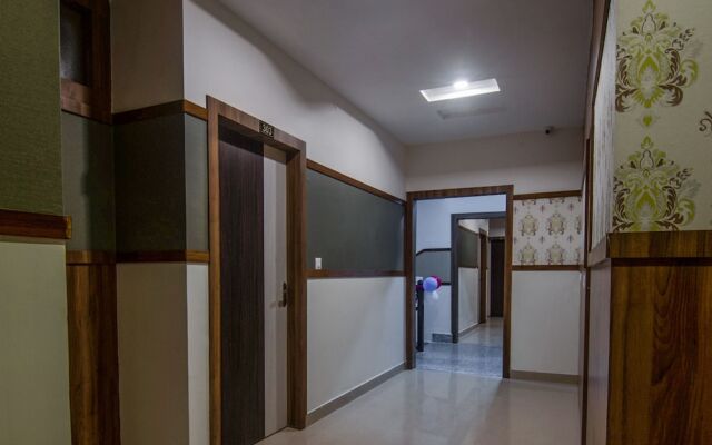 OYO 15700 Spectrum Residency