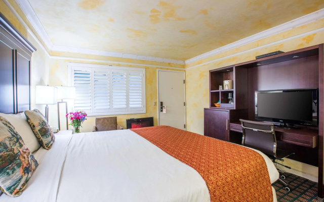 Clarion Collection Carmel Oaks Inn