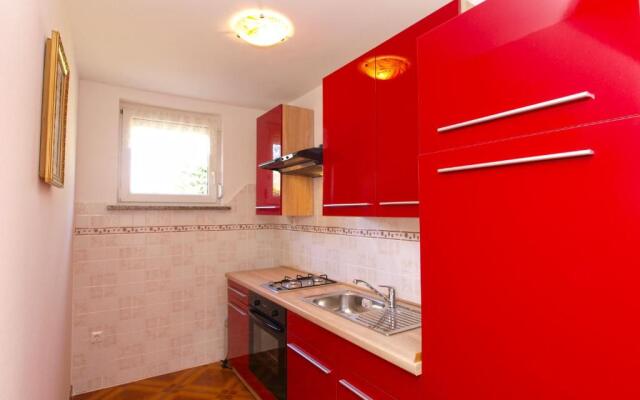 Apartment with pool 1038