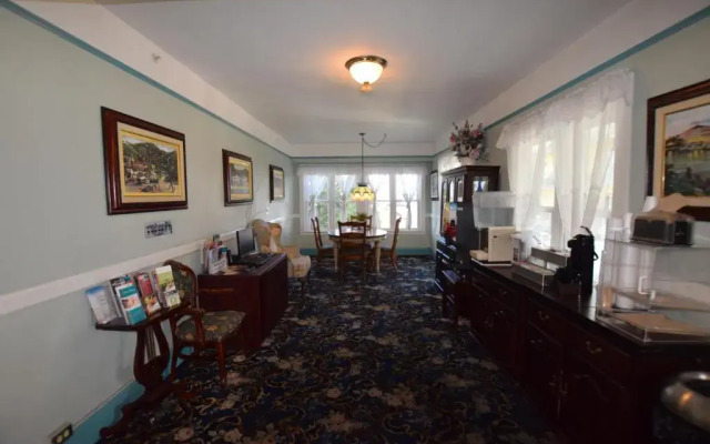 Studio 9 Hotel Catalina