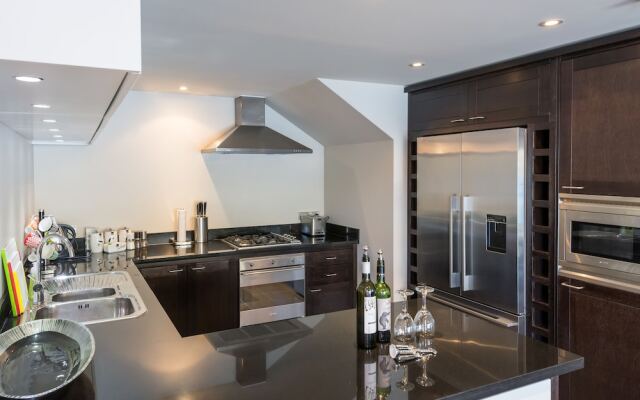 Luxury Lakefront Villa Queenstown