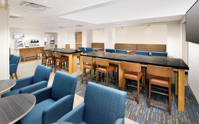 Holiday Inn Express & Suites College Park-University Area, an IHG Hotel