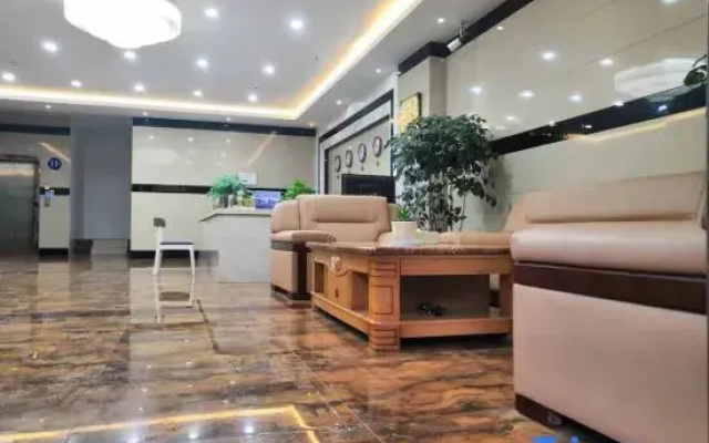 Qiubei Jindu Hotel (Jiaolian Square)