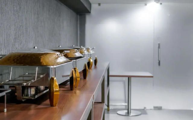 Saltstayz Select - Golf Course Road & Sector 57