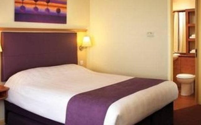 Premier Inn Cheltenham Central West/A40