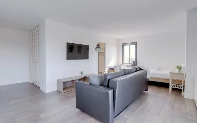 Executive Studio in Clarendon