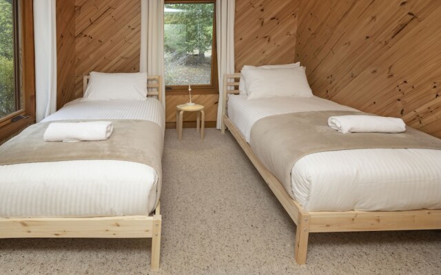 Rimrock - Superior waterfront home