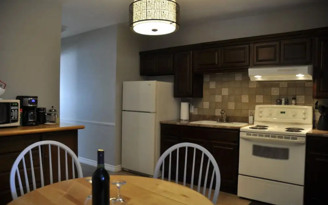 Moncton Suites - 267 Universite Ave