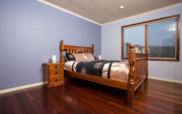 Tura Beach House On Pacific Way