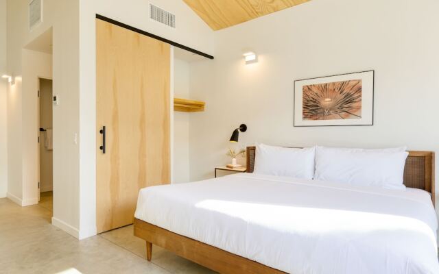 Blackhaus Suites by AvantStay – Modern Comfort in Downtown Palm Springs