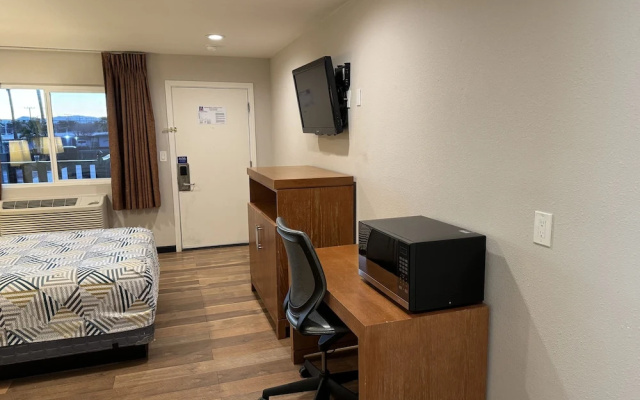 Motel 6 Ridgecrest, CA - China Lake