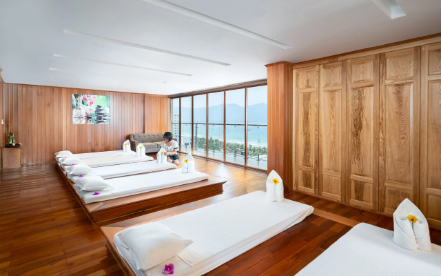 Sunny Ocean Hotel & Spa