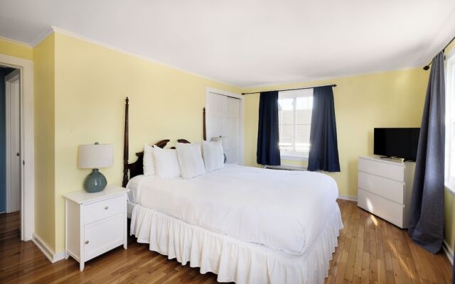 The Boathouse Waterfront Hotel & Marina