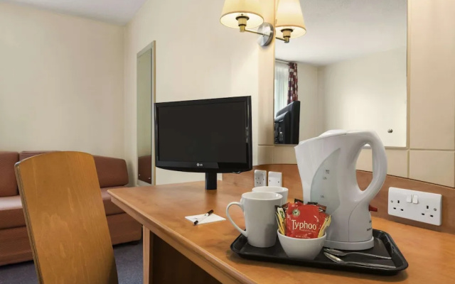 Days Inn Cannock Norton Canes M6 Toll