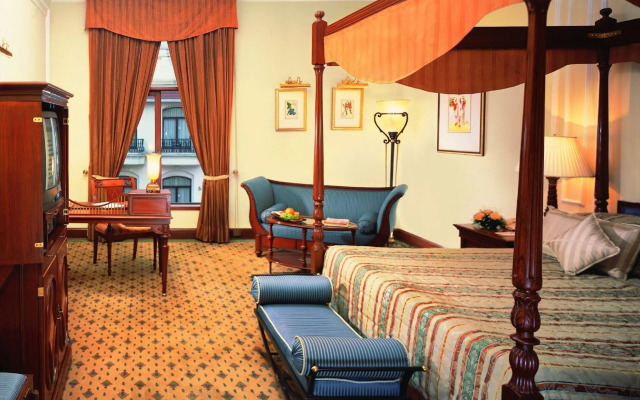 The Oberoi Grand Kolkata Hotel
