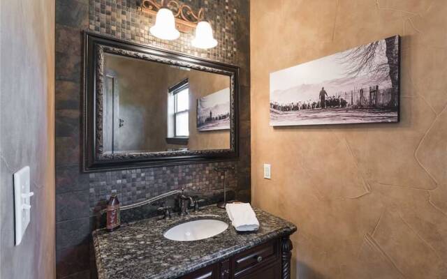 Sky Hawk Lodge - Four Bedroom Cabin