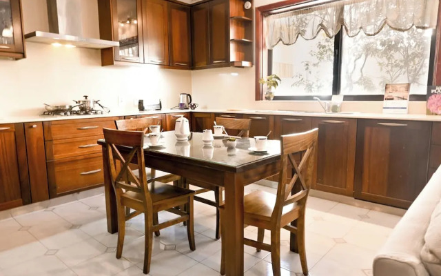 Mediterranea Sunny Maltese Townhouse