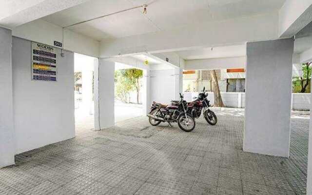 Fabhotel Woods Regency