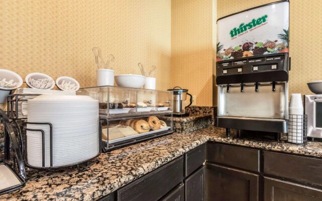 Comfort Inn & Suites near Bethel College